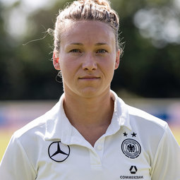 Autogramm Josephine Henning Olympiasiegerin Frauen Fußball DFB Karte 2017 # 