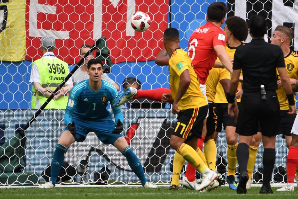 Thibaut Courtois konzentriert sich auf den Ball beim Spiel gegen England bei der Weltmeisterschaft 2018 © PAUL ELLIS/AFP via Getty Images