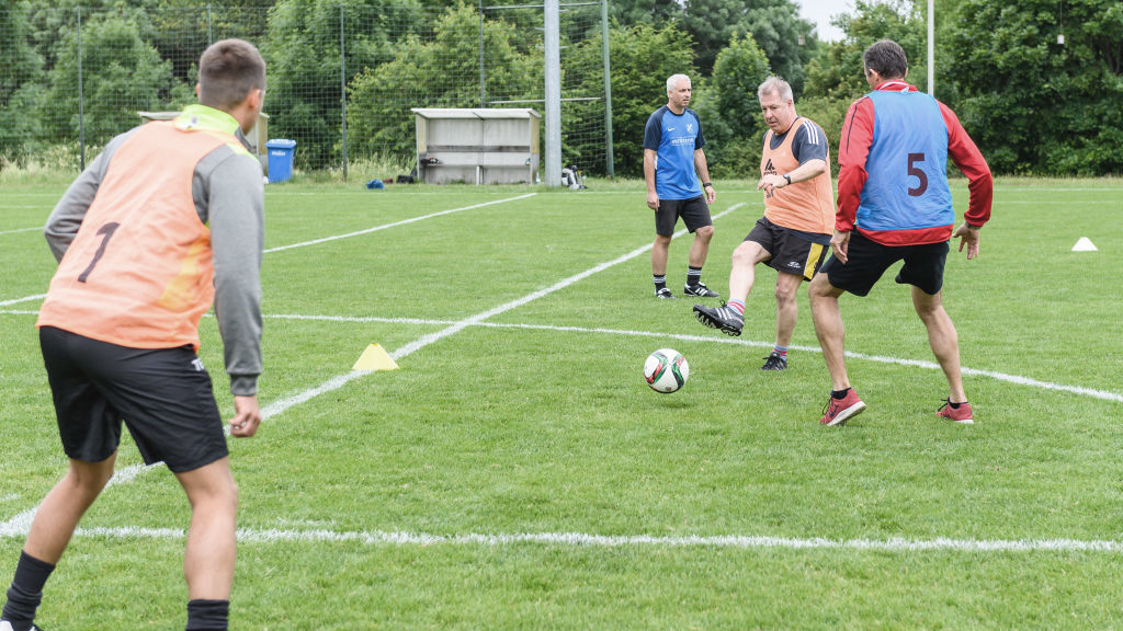 Lernen auf dem Platz in der Trainer B-Fortbildung © 2017 Getty Images Eine Einheit während des DFB Junior Coach Workshops.