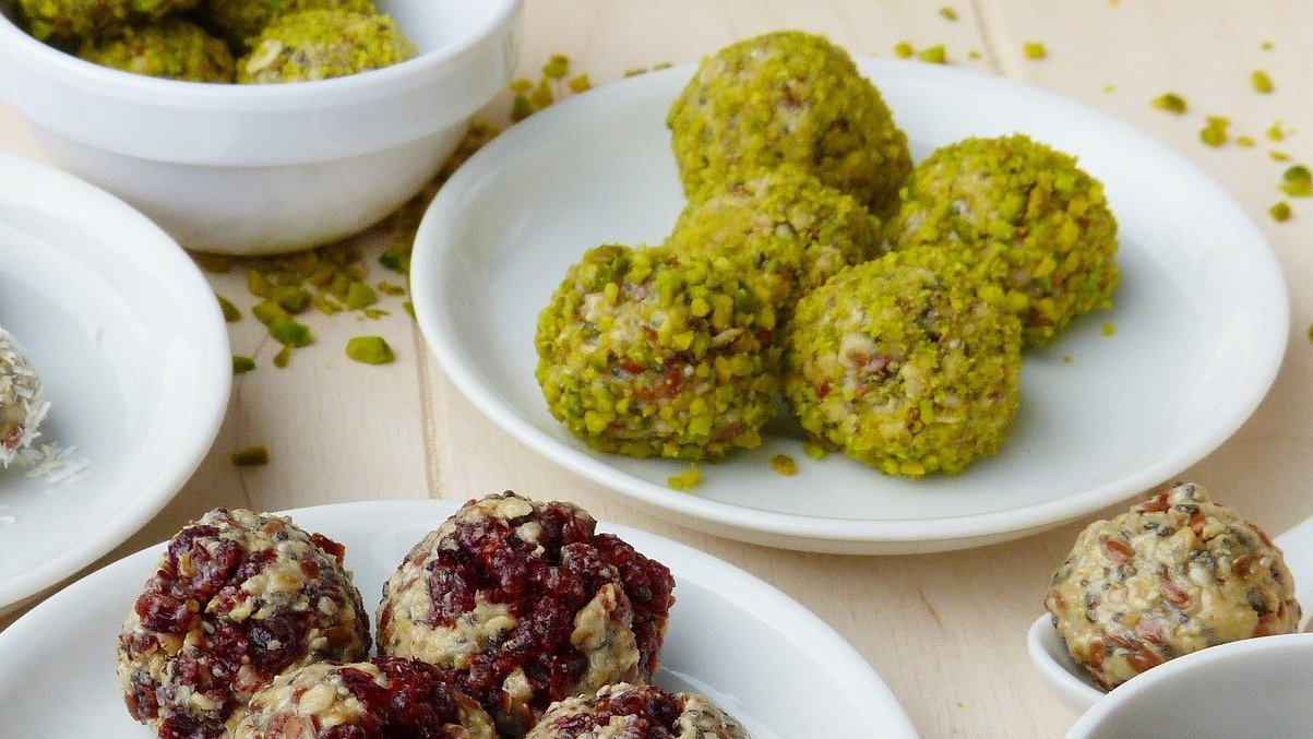 Energiebällchen mit Aprikosen und Haferflocken