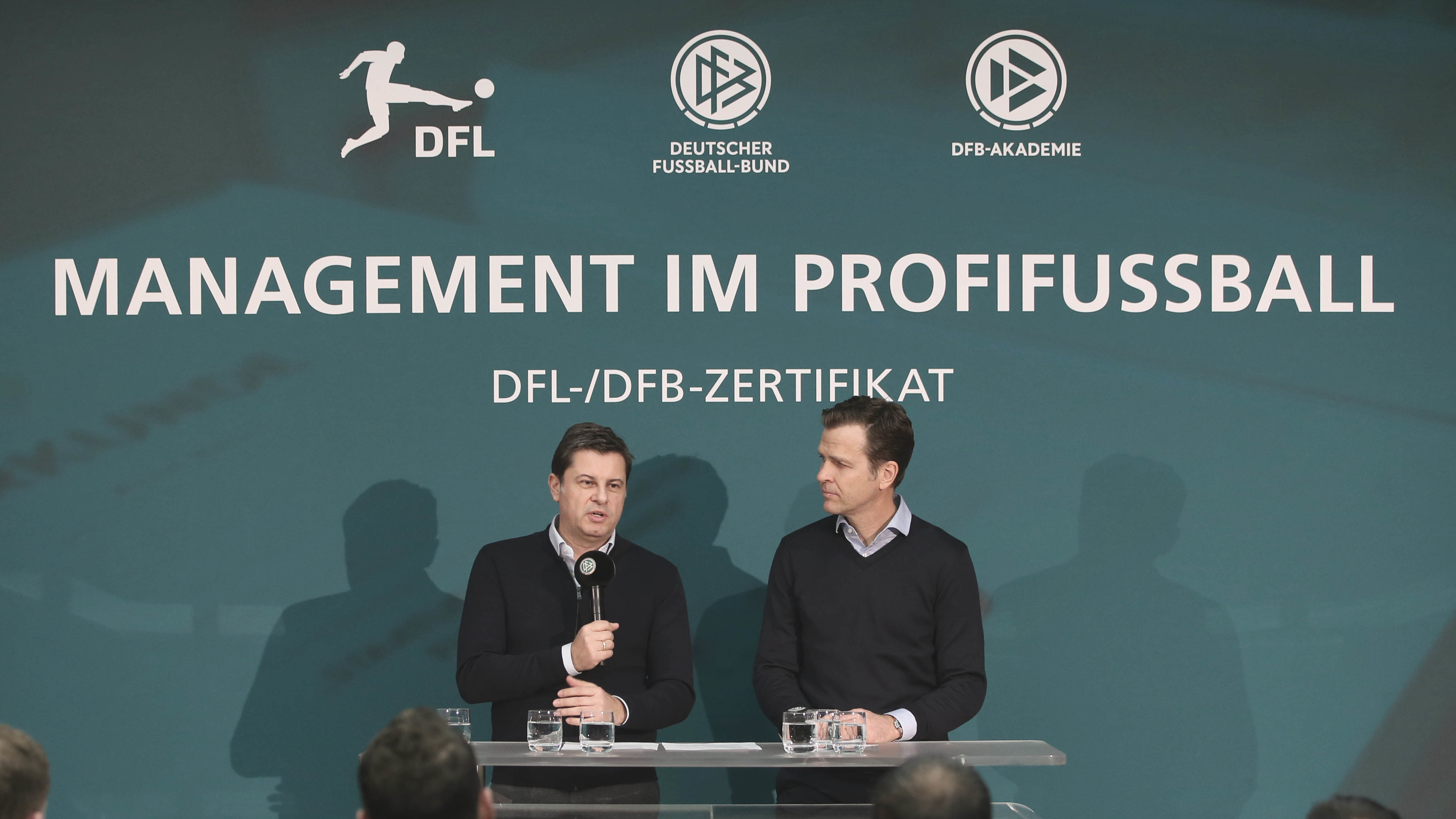 DFB und DFL präsentiern das Zertifikat " Management im Profifussball " © 2020 Getty Images