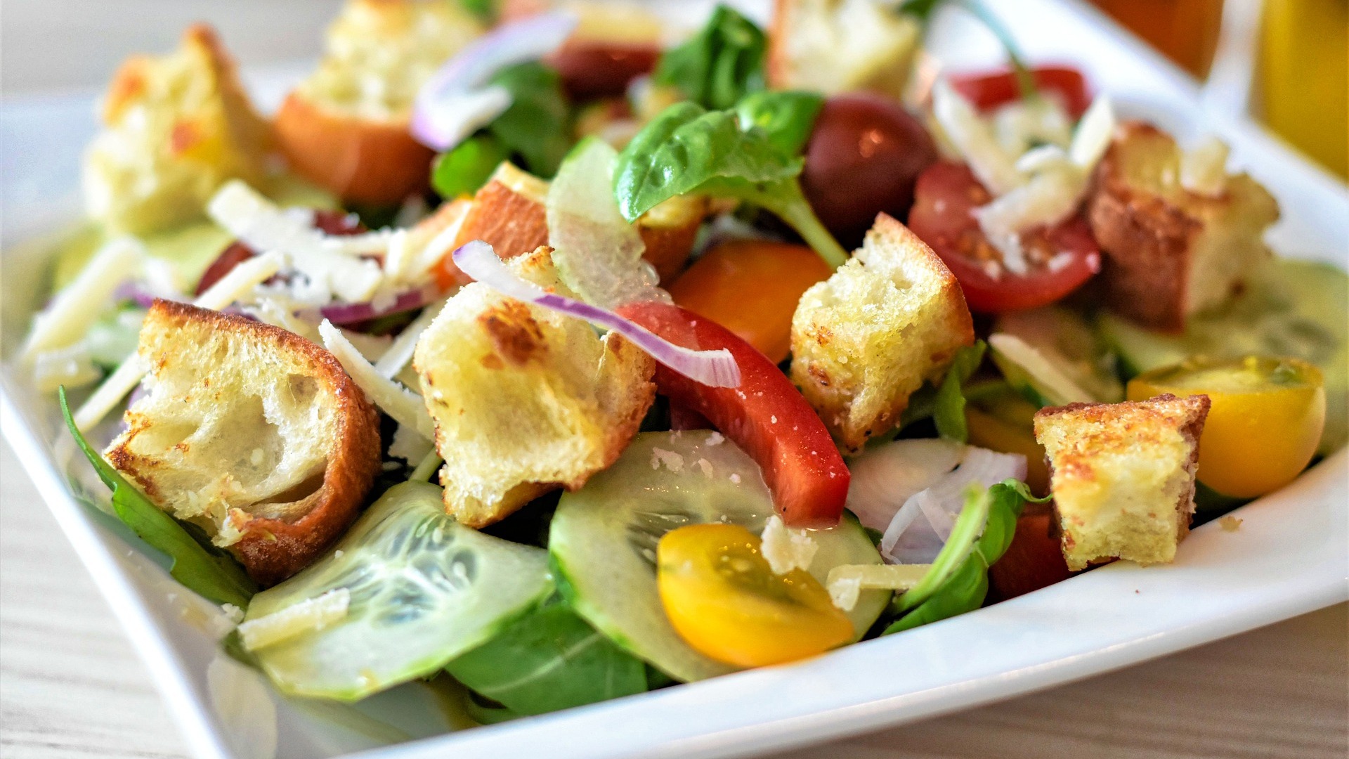 Panzanella ein italienscher Brotsalat