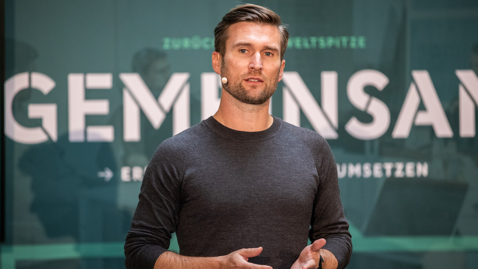Daniel Niedzkowski präsentiert seine Ideen zum Fußball-Lehrer-Lehrgang. © 2019 Getty Images Daniel Niedzkowski präsentiert seine Ideen zum Fußball-Lehrer-Lehrgang.