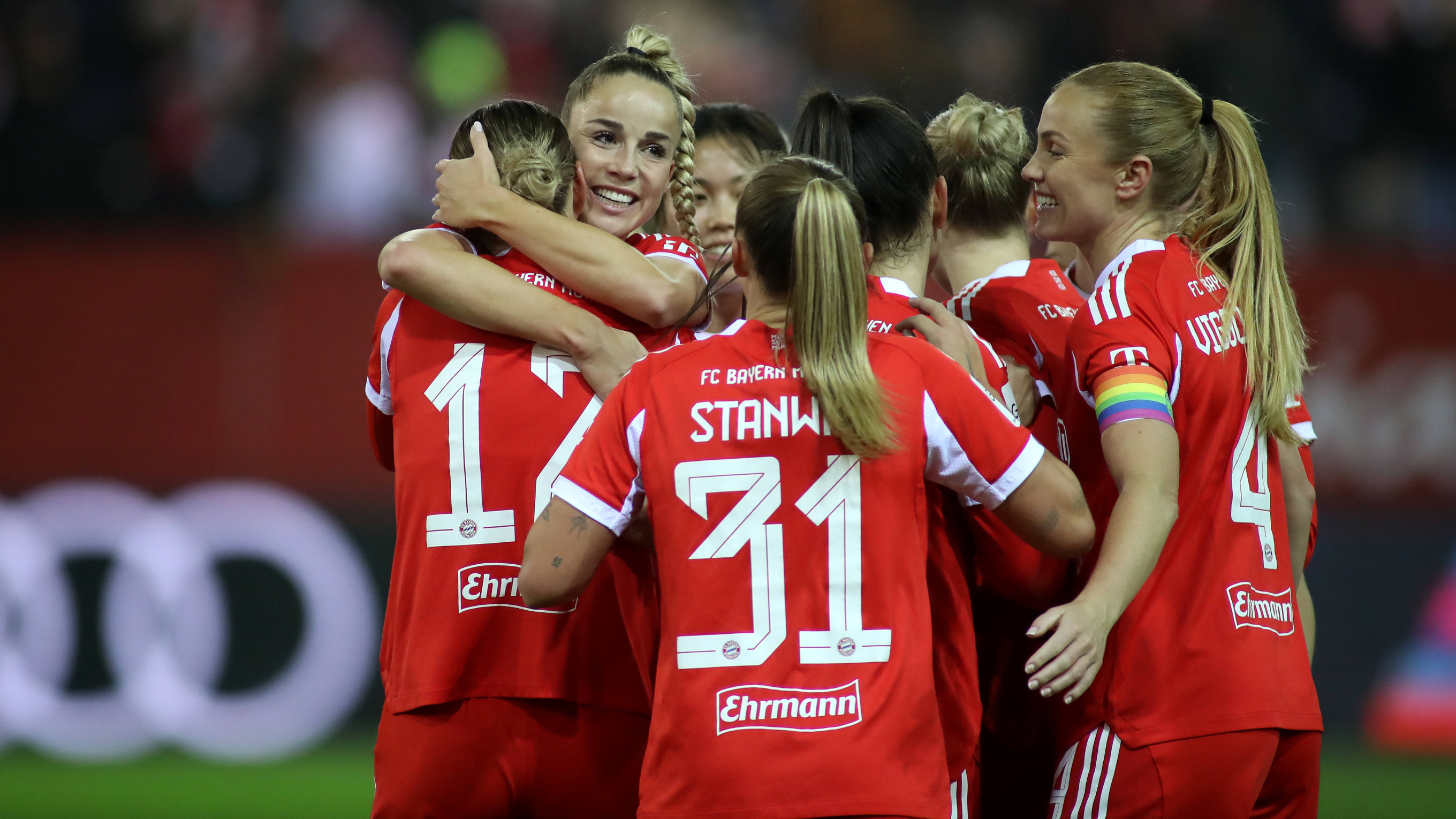 Die Bilder des 10. Spieltags: München eilt Wolfsburg davon