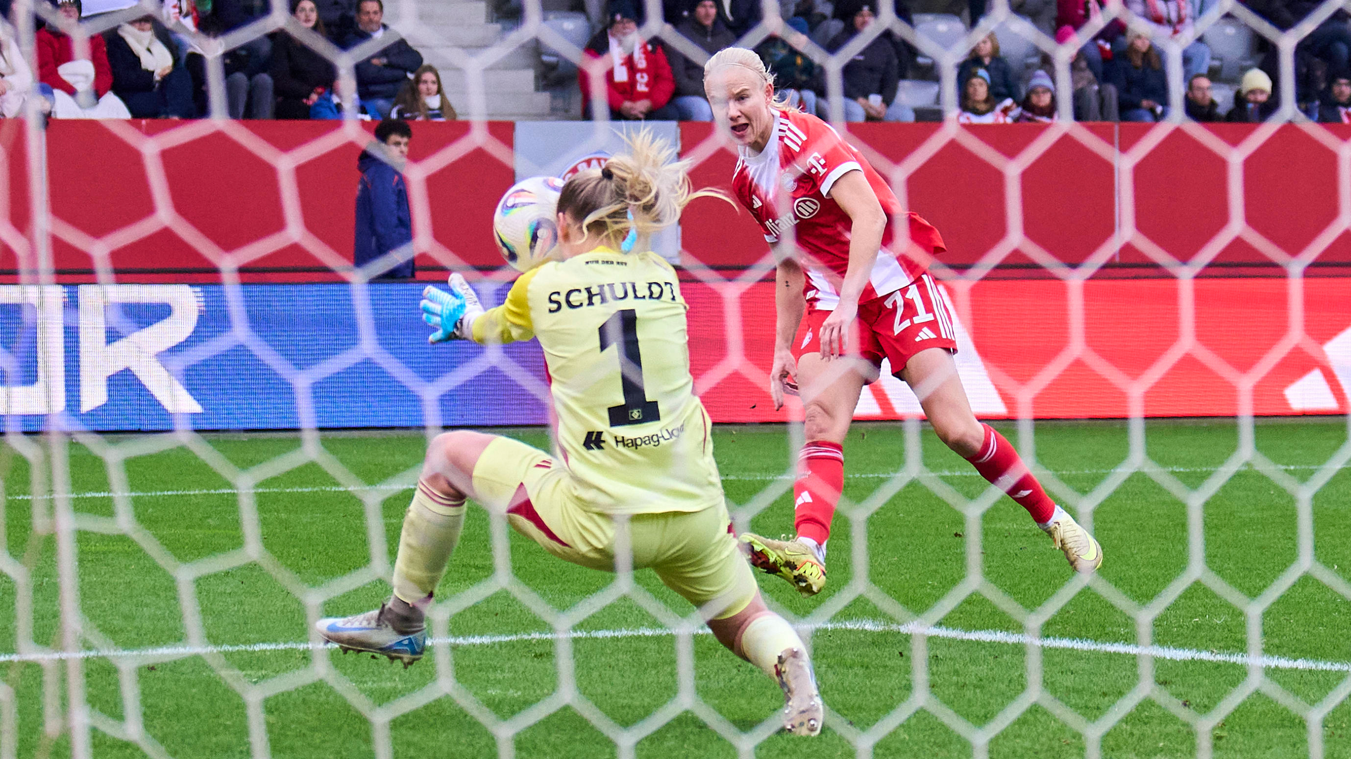 Die Bilder des 13. Spieltags: Klare Siege für das Topduo