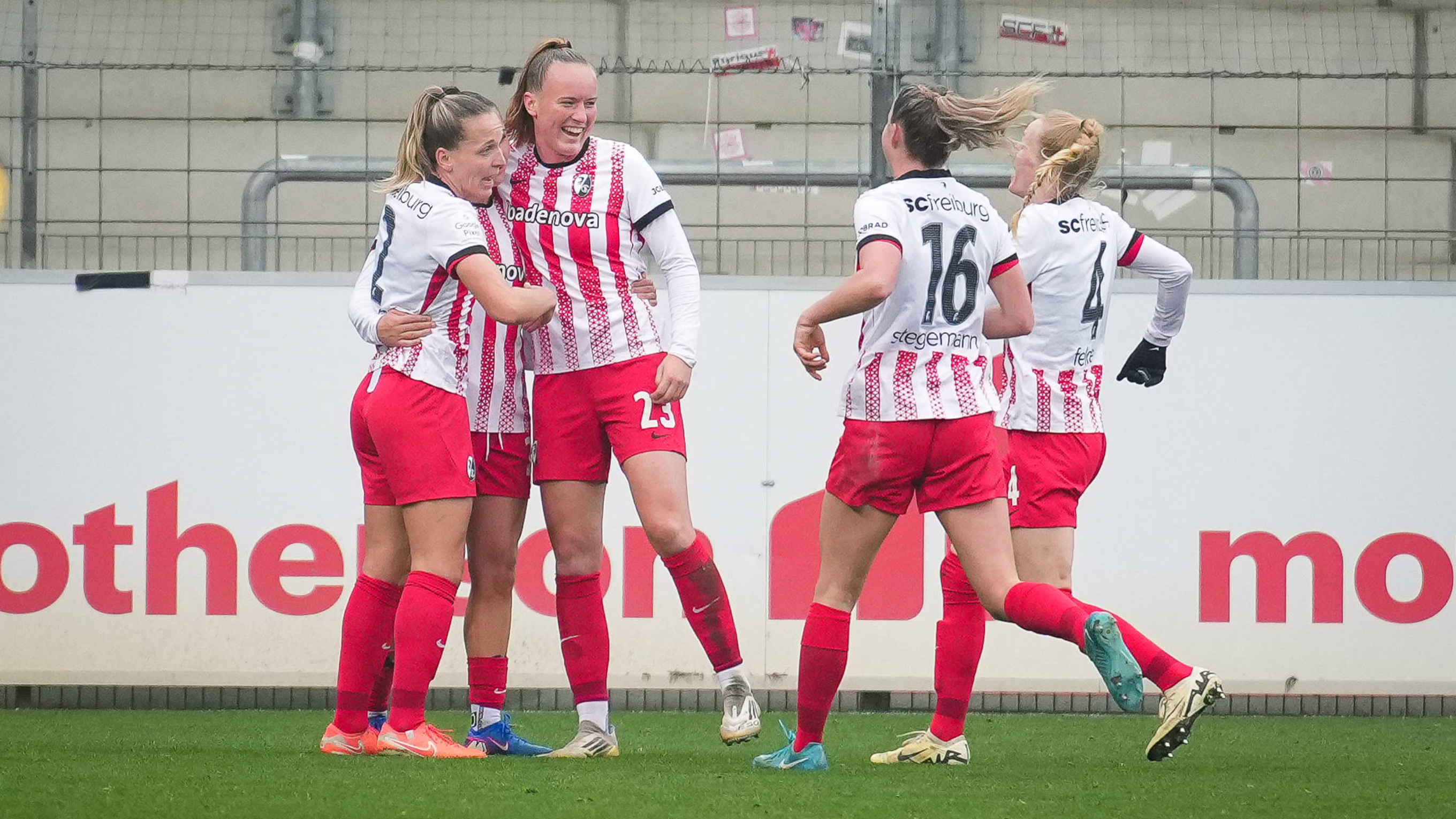 Leela Egli führt Freiburg zum 3:0 gegen Bremen