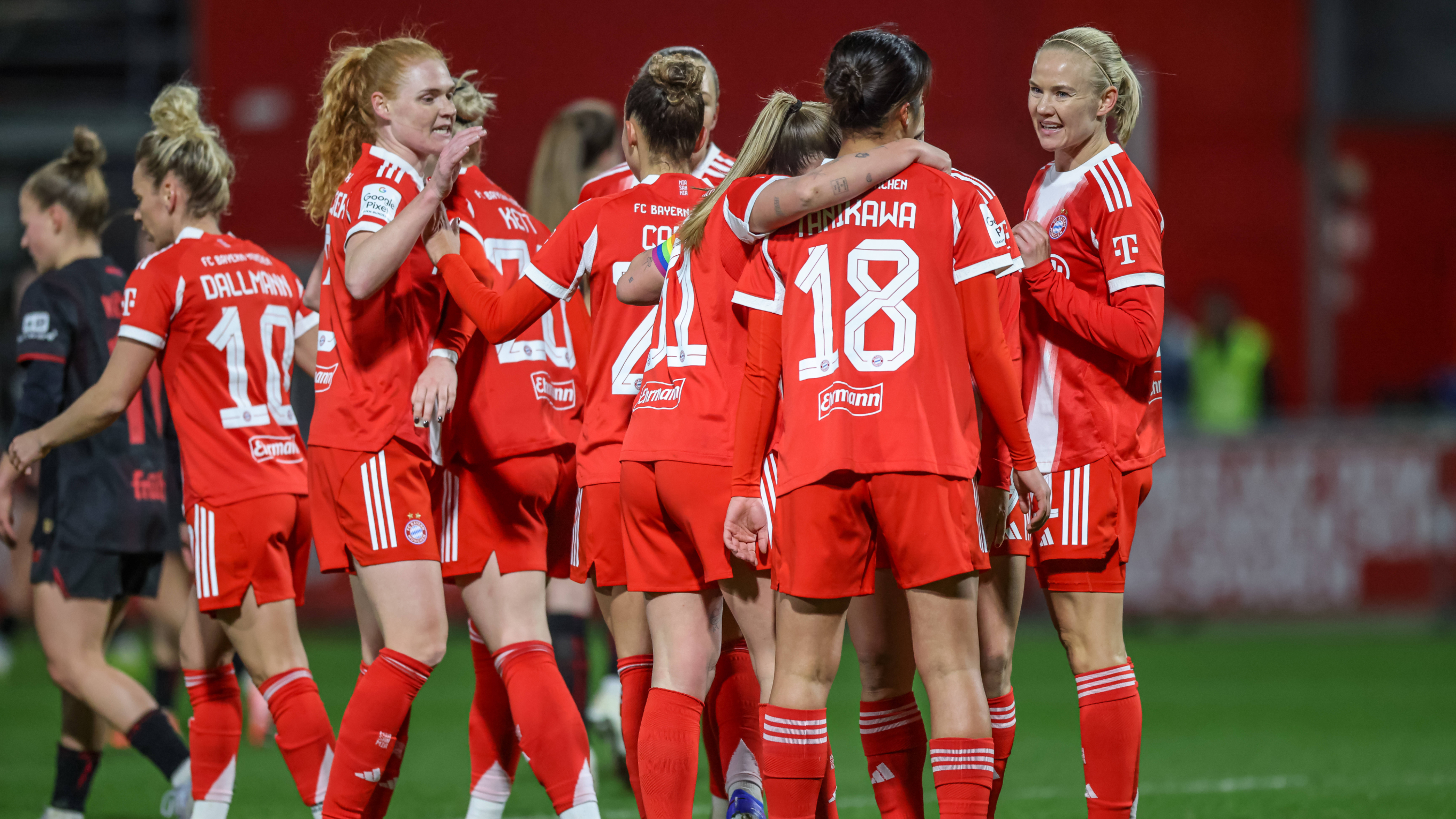 Die Bilder des 14. Spieltags: Viele Tore zum Jahresabschluss