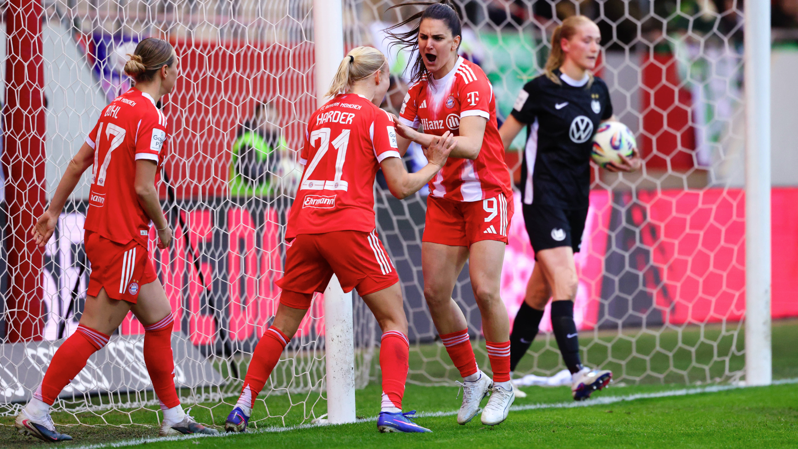 4:1 nach 0:1 - FC Bayern eilt Wolfsburg davon